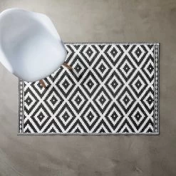 In- & Outdoor-Teppich Ethno Rauten L 180 X B 118cm COLOUR CLASH In Schwarz-Weiß -Heimdekoration Geschäft butlers in and outdoor teppich ethno rauten l 180 x b 118cm colour clash in schwarz weiss 2