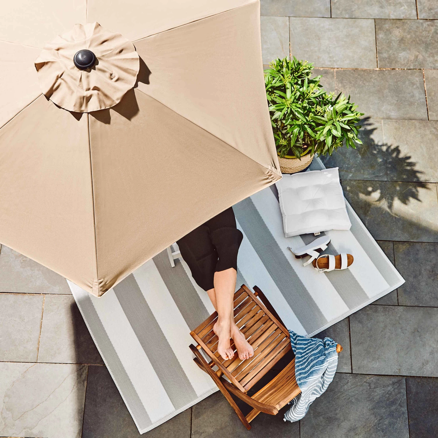 In- & Outdoor-Teppich Streifen L 180 X B 120cm COLOUR CLASH In Grau 2 In- & Outdoor-Teppich Streifen L 180 X B 120cm COLOUR CLASH In Grau – Bild 2