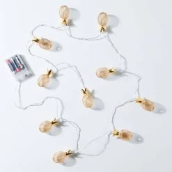 LED-Lichterkette Ananas 10 Lichter Mit USB-Batteriefach MIAMI In Gold -Heimdekoration Geschäft butlers led lichterkette ananas 10 lichter mit usb batteriefach miami in gold 2