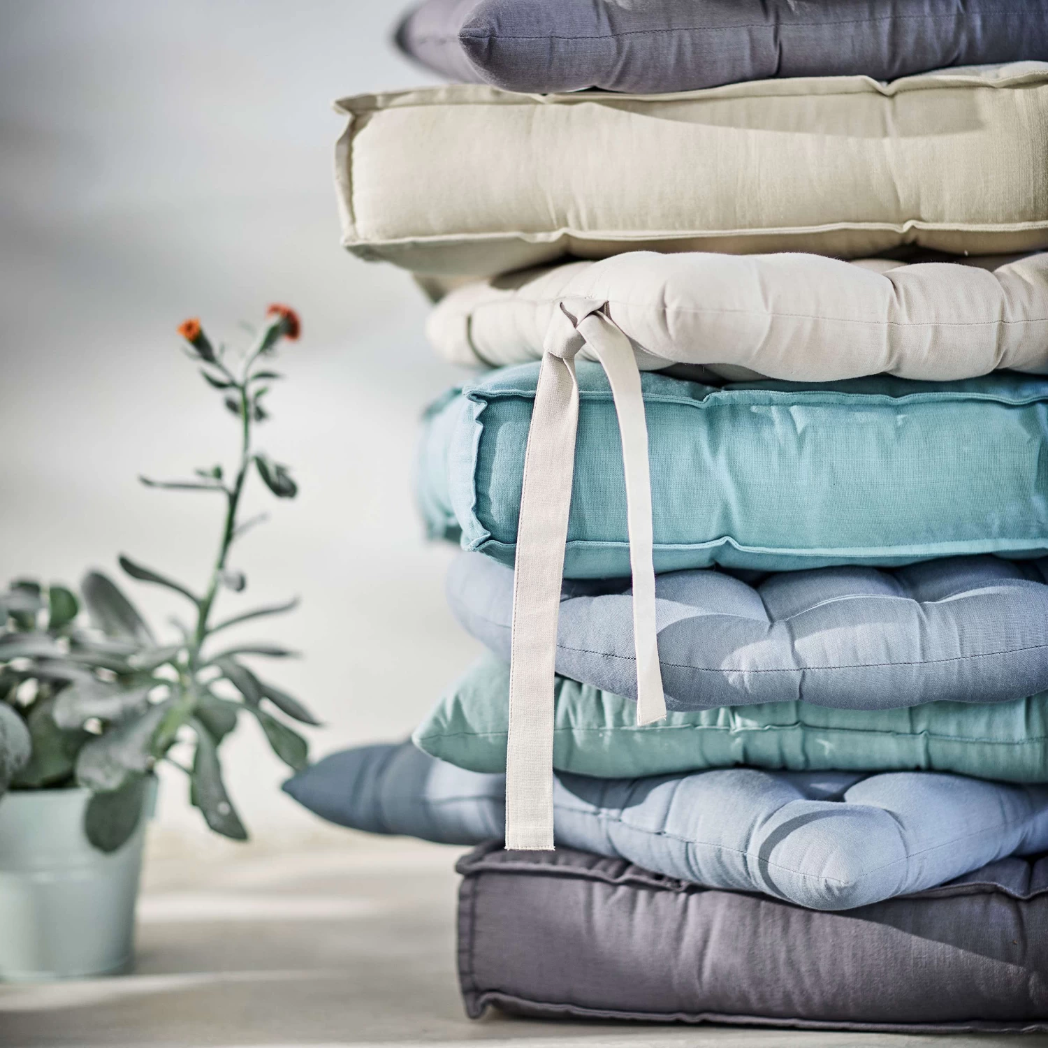 Sitzkissen L 40 X B 40cm SOLID In Blau 2 Sitzkissen L 40 X B 40cm SOLID In Blau – Bild 2